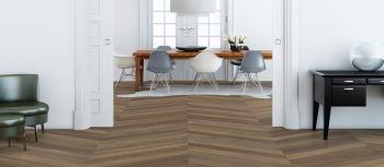Ein Wohnzimmer mit Holzboden und Stühlen verfügt über mehrere Produkte. Firmenadresse